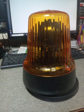 С 12-21-01 Маяк проблесковый авто желтый на винтах